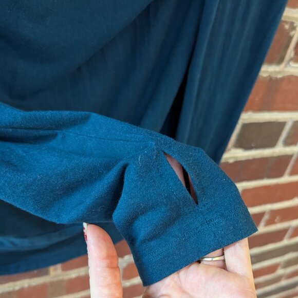 Relaxed cold shoulder tunic - Picture 3 of 3